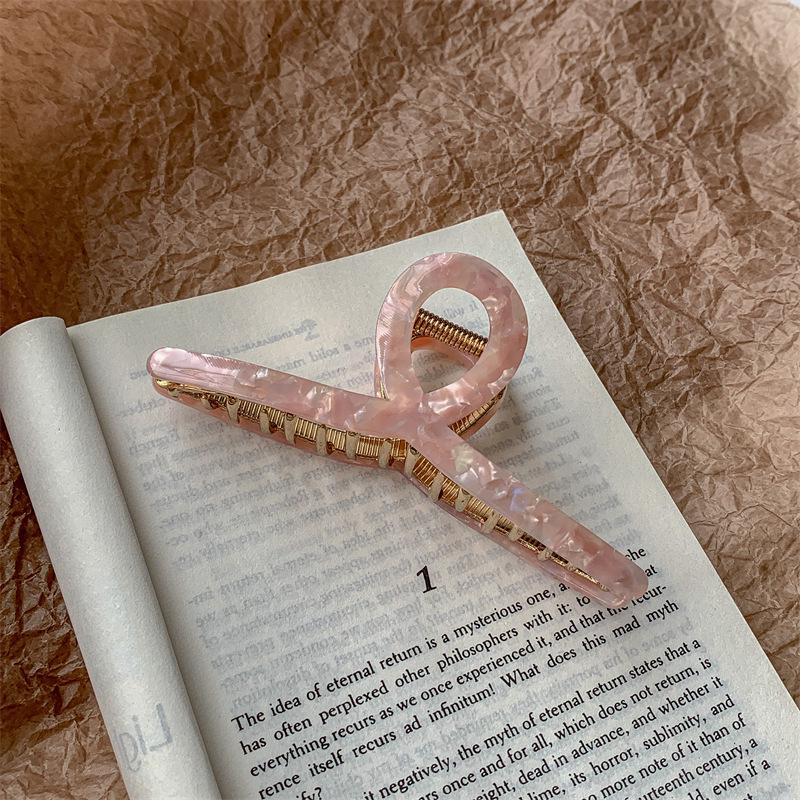 Elegant Oversized Retro Acetate Hairpin: Exquisite Korean Shark Clip for Women
