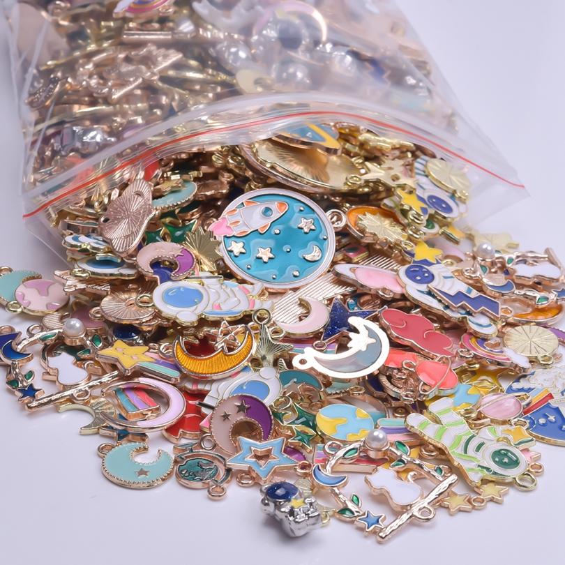 30 stuks/partij Willekeurig Gemengde Emaille Bedels Voor Sieraden Maken Benodigdheden Zon Maan Ster Fruit Dier Bedel Hanger Materialen DIY Oorbellen
