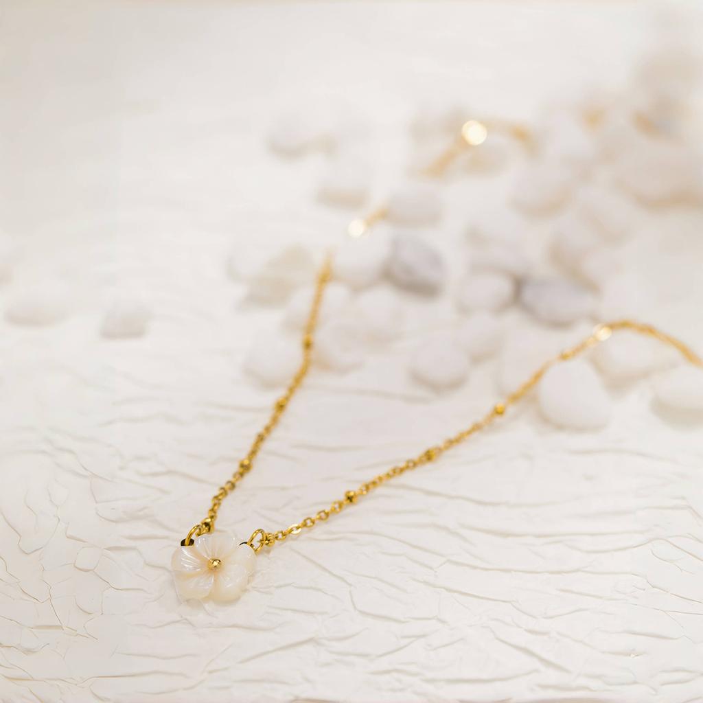 Fashionable White Shell Cherry Blossom Pendant Necklace, Vintage Exquisite Charm Flower Jewelry, Preferred Holiday Gift For Daily Wear