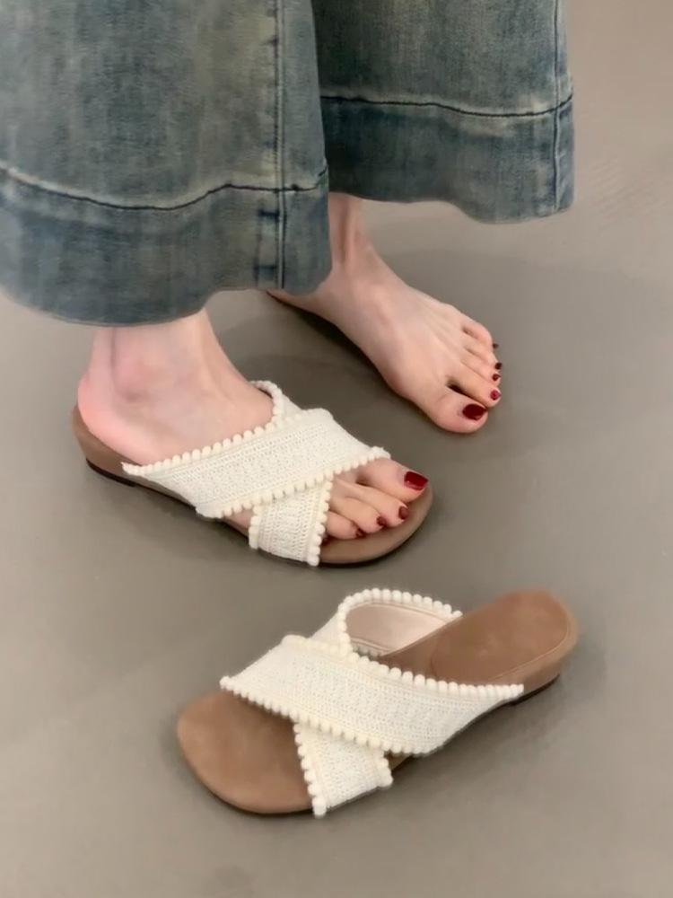 Famous Style Retro Woven One-word Drag Girl Summer 2025 New Outer Wear Seaside Vacation Sexy Open-toed Beach Shoes