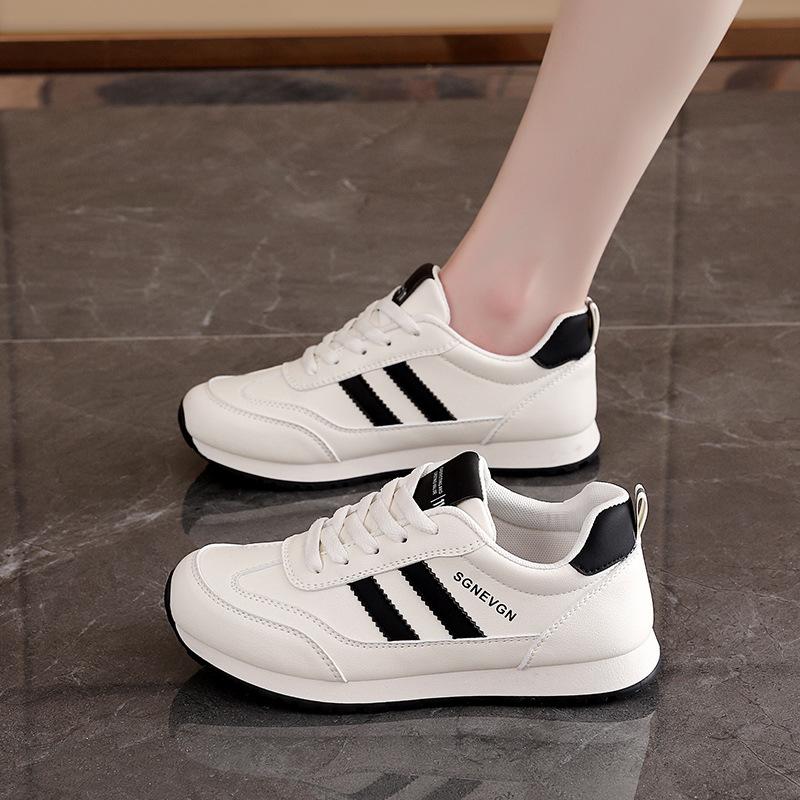 

Lightweight women s sneakers with a sense of stepping on shit 2025 new spring versatile leather surface soft sole non-slip Forrest Gump shoes L903 35
