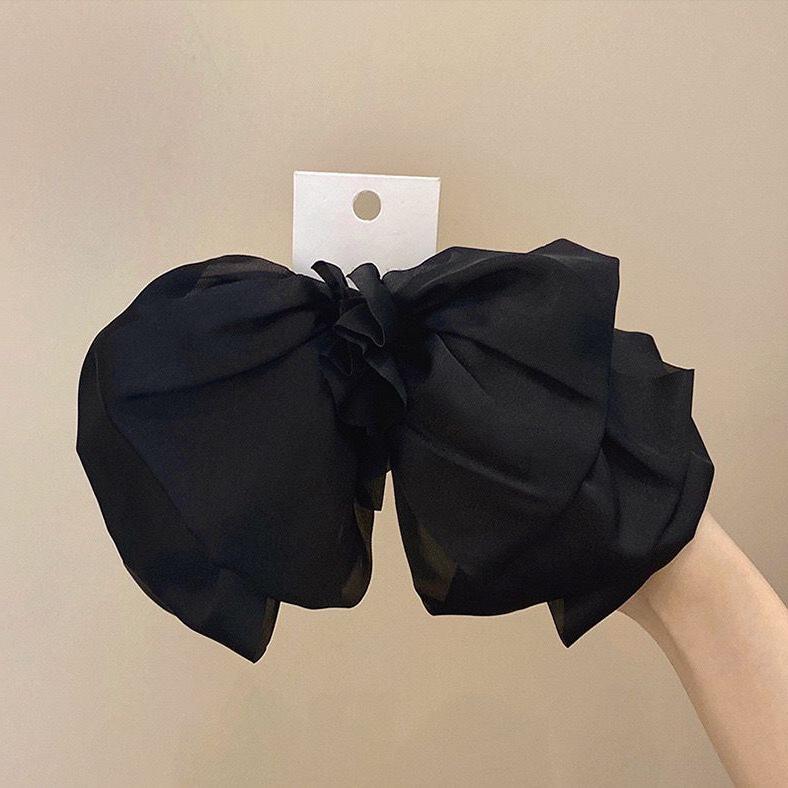 

High-End Checkered Bow Hair Clip for Women – Celebrity Style Hair Accessory