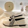 Retro literary and artistic style women wear lazy flat Mary Jane shoes in autumn