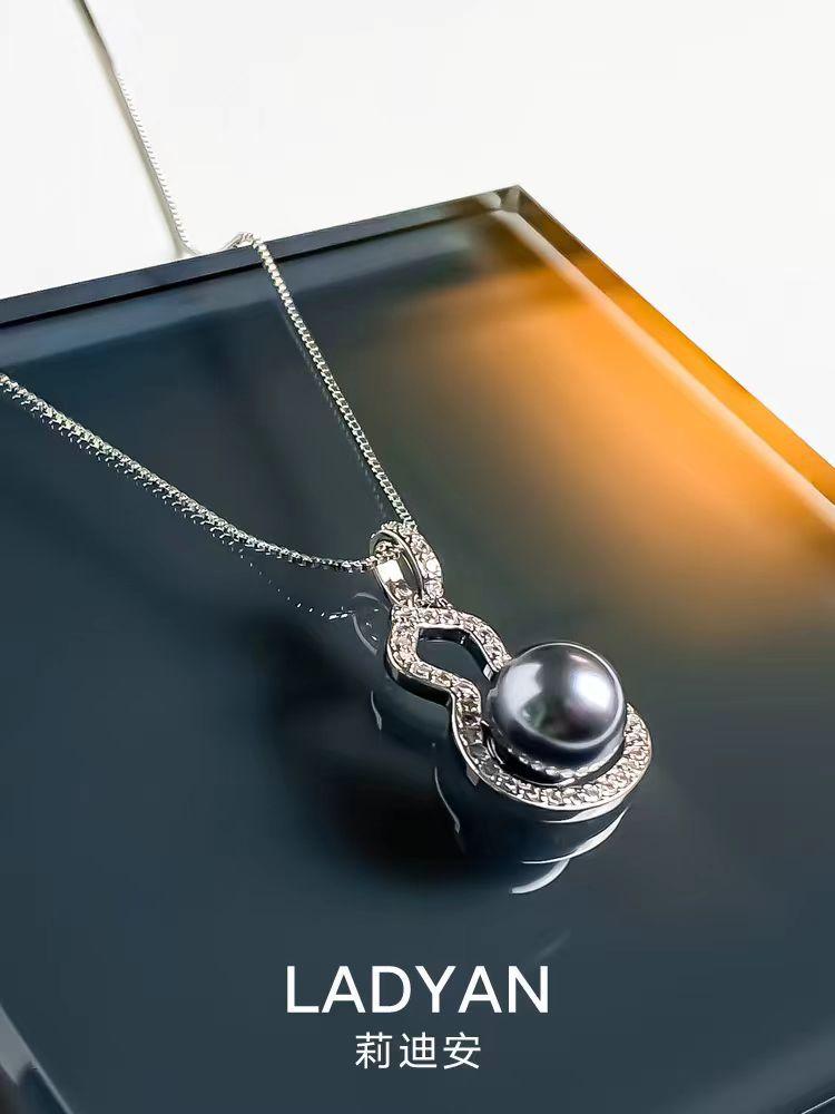 

Gourd stud earrings Gourd necklace earrings set Silver needle Fulu pearl flash diamond Simple temperament Versatile