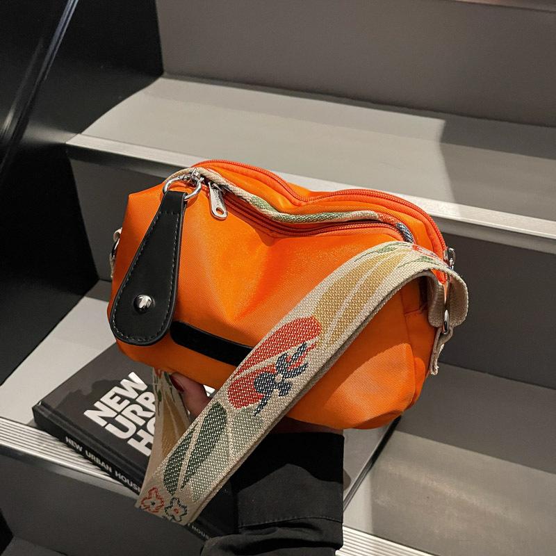 New Shoulder Bag Niche Design Wide Shoulder Strap Crossbody Bag Popular Canvas Bag Simple Women's Crossbody Bag