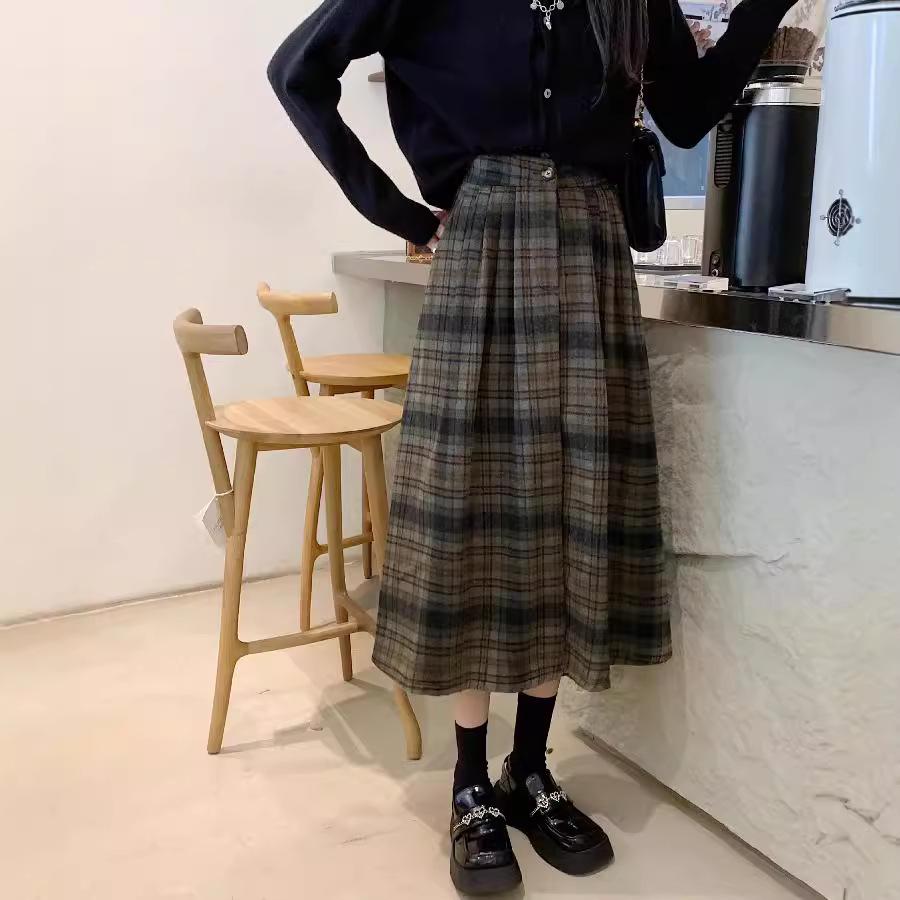 Coffee Plaid A-Line Midi Skirt: Pleated High-Waist Umbrella Design for Women - Perfect for Autumn and Winter.