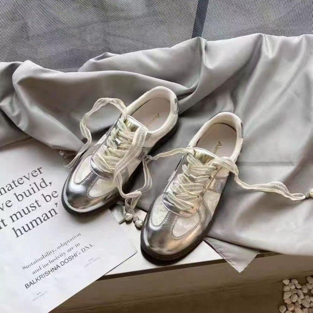 Women's Premium Designer Sneakers Light Comfortable Lace-Up Flats Casual Walking Shoes Fashion Ladies Shoes