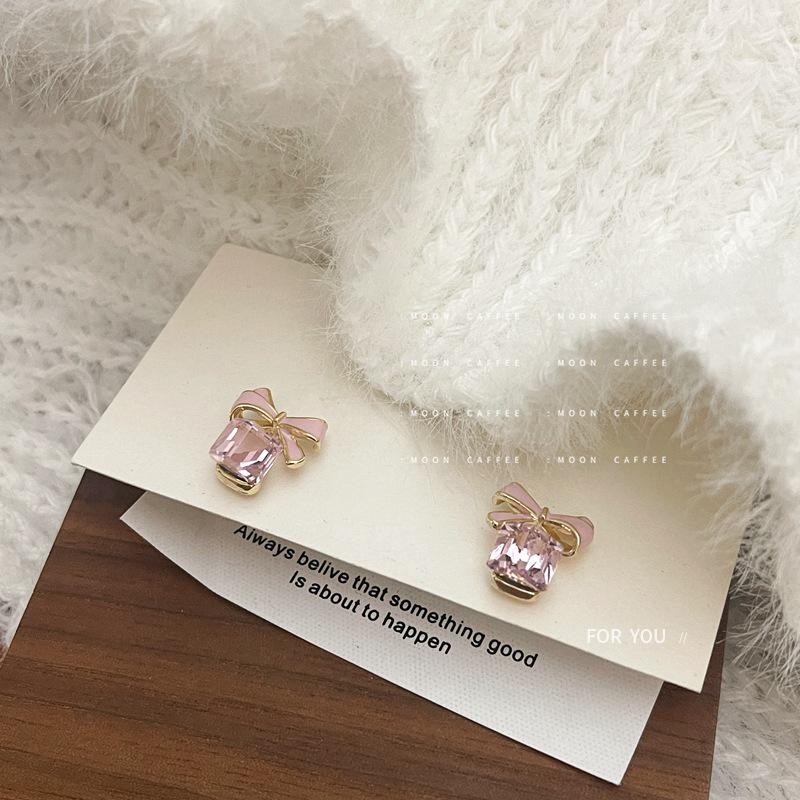 

«Элегантные розовые серьги-бантики с цирконами — игла из серебра 925 пробы, шикарные и милые для женщин»