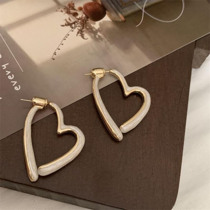 2024 Metal Love Earrings Goth Retro Aesthetic Exaggerated Metal Hollow Heart Drop Earring For Punk Girl Y2K Jewelry Accessories