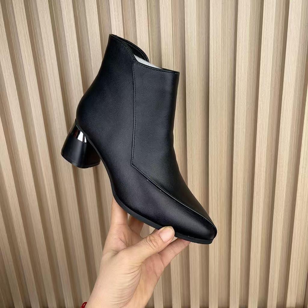 2025 Women's Genuine Leather Ankle Boots, Pointed Toe, High Heel, Chunky Sole, Plus Size, Velvet-Lined for Autumn/Winter