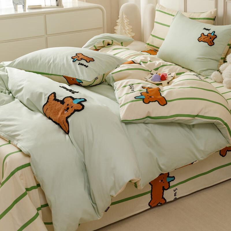 Lilang Cartoon Three Piglets Four-Piece Bedding Set