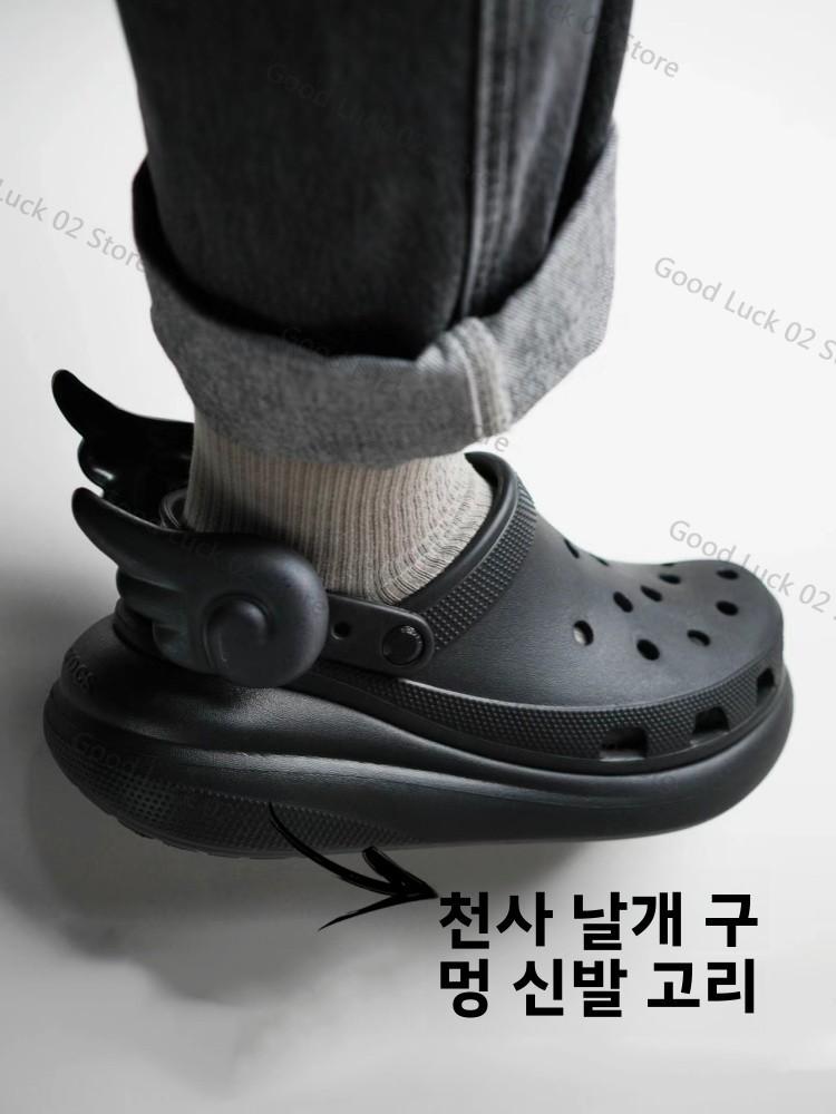 Fashion 2025 Angel Wing Decorative Hole oe Bule Cloud oe Face Accory Bla White Detachable oe Flower DIY Clogs Footwear