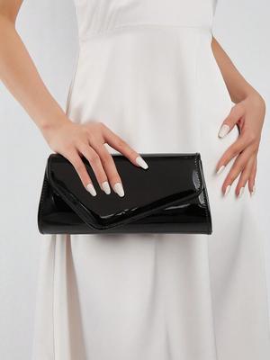 Elegante einfarbige Clutches, romantische Handtaschen mit Struktur und Umhängetaschen sind für Berufstätige zum Pendeln geeignet.