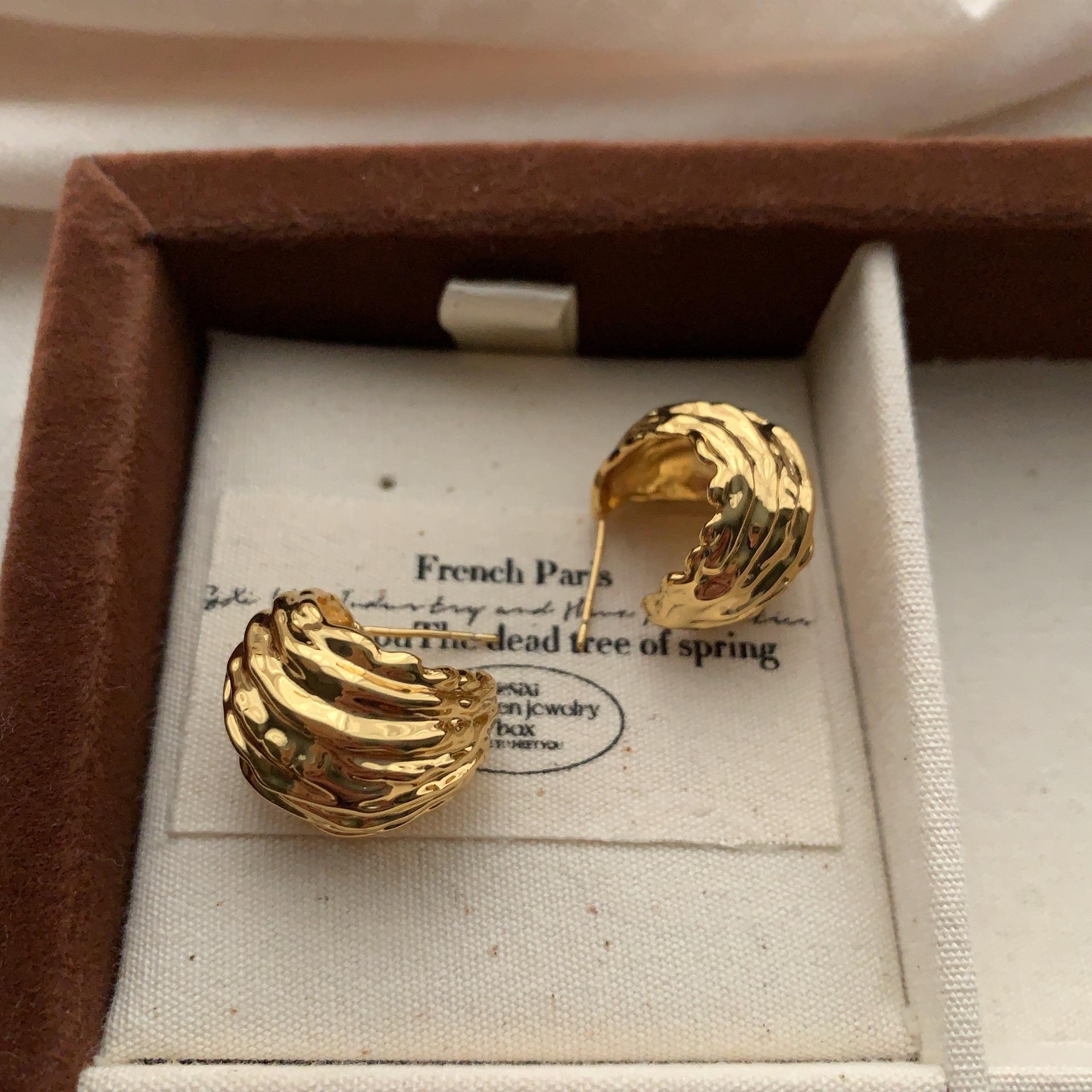 Three-Dimensional Pleated Metal Ring Ear Buckle Earrings Light Luxury High-End Personality Unique French Retro Simple Earrings