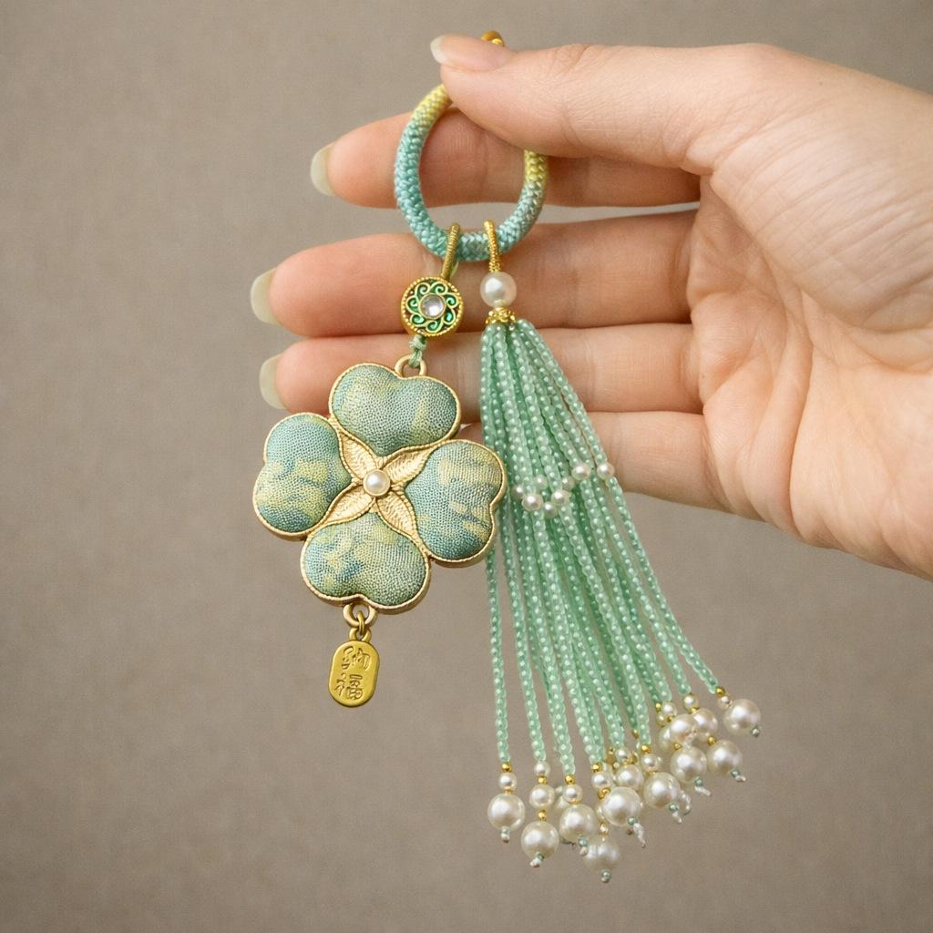 Брошь-брелок «Песня четырехлистного клевера» из парчи с хрустальной кисточкой – Подвеска на автомобиль в стиле Ханьфу