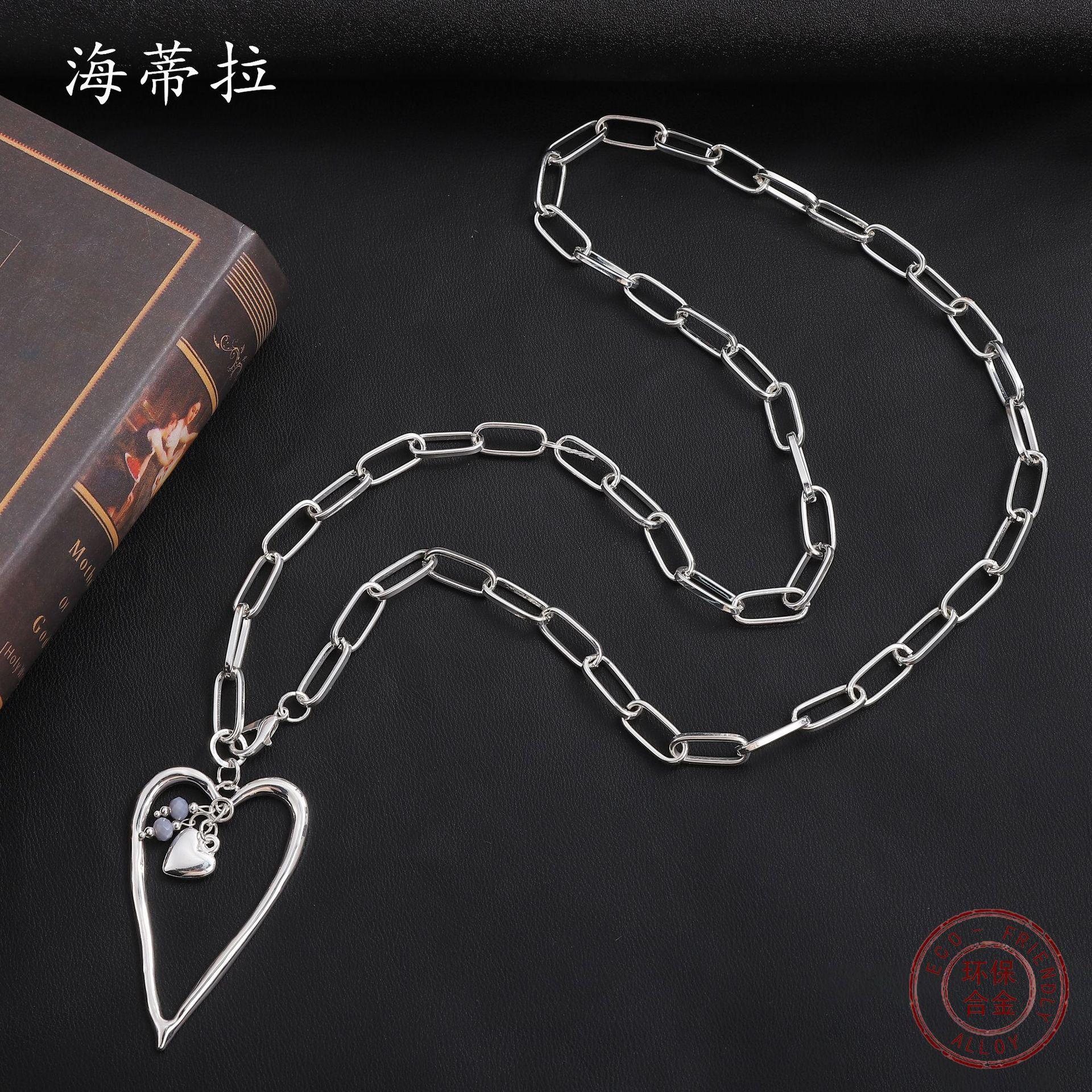 

Exaggerated Spice Girl Metal Big Love Necklace, Punk Thick Chain Peach Heart Ladies Versatile Sweater Chain