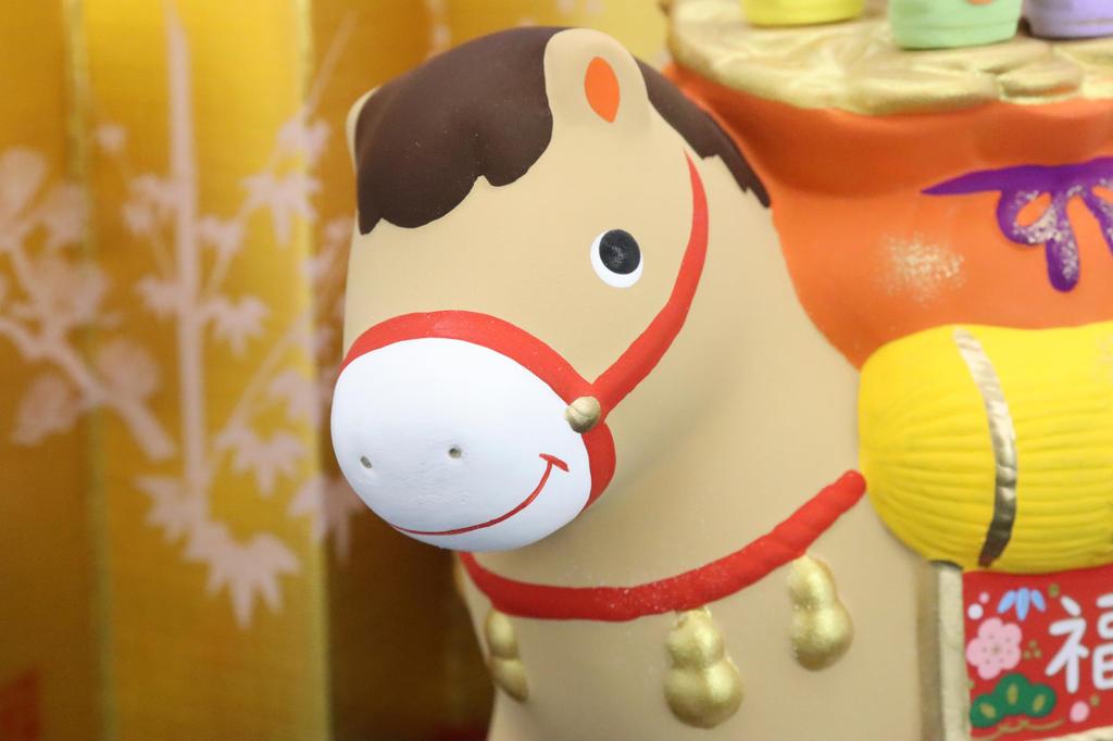 Yakushigama Horse Brocade Lucky Horse of the Seven Lucky Lucky Charm Figurine, Design, (One Gods) (Includes Sticker)
