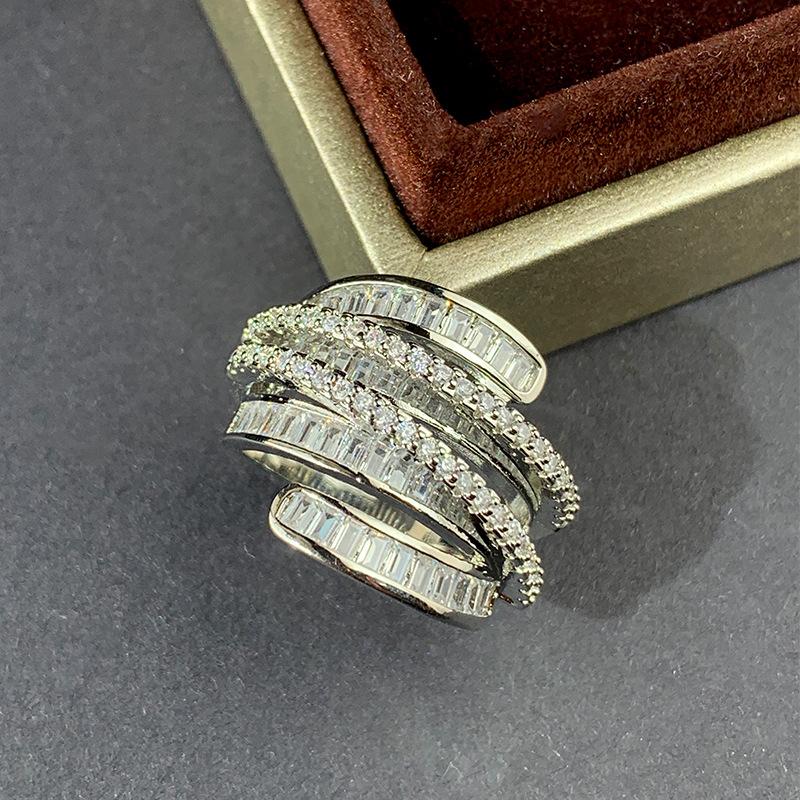 European and American Luxury Atmospheric Rings Geometric Lines Full Diamond Zircon Rings for Women