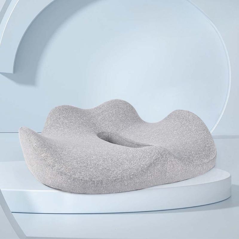

Student Sitting Cushion Keep Your Waist Protected and And Sit for Long Without Getting Tired Comfortable and Breathable Cushion світло-сірого кольору