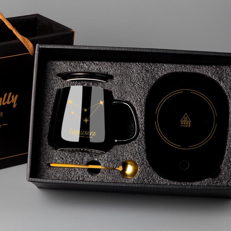 Spersonalizowany ceramiczny kubek do kawy z pokrywką i łyżeczką - Świąteczny wzór dla par