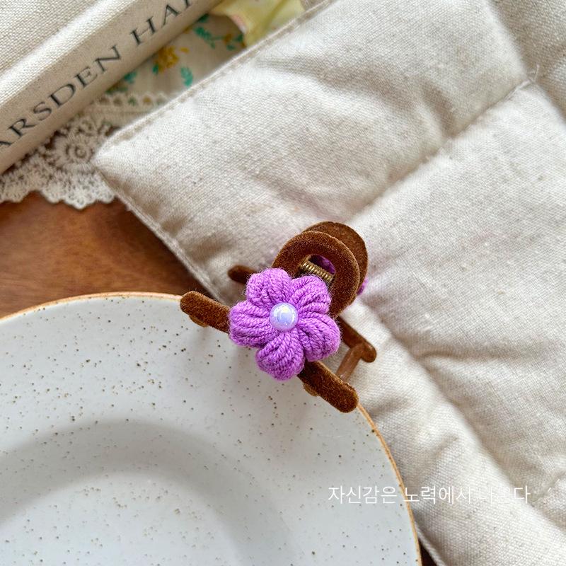 Korean Style Pearl Flower Knit Mini Hair Clip - Child & Women Safe, Non-Damaging, Versatile Hair Accessory