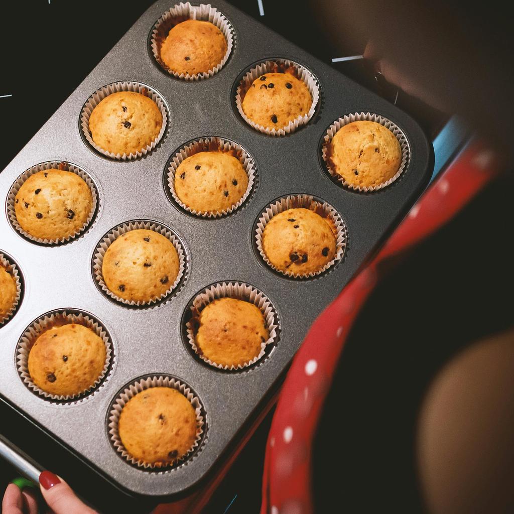 100/200/300pcs Cupcake Liners Cupcake Cups Standard Size Muffins Liners Papers Baking Cup Wrappers Greaseproof for Party Wedding