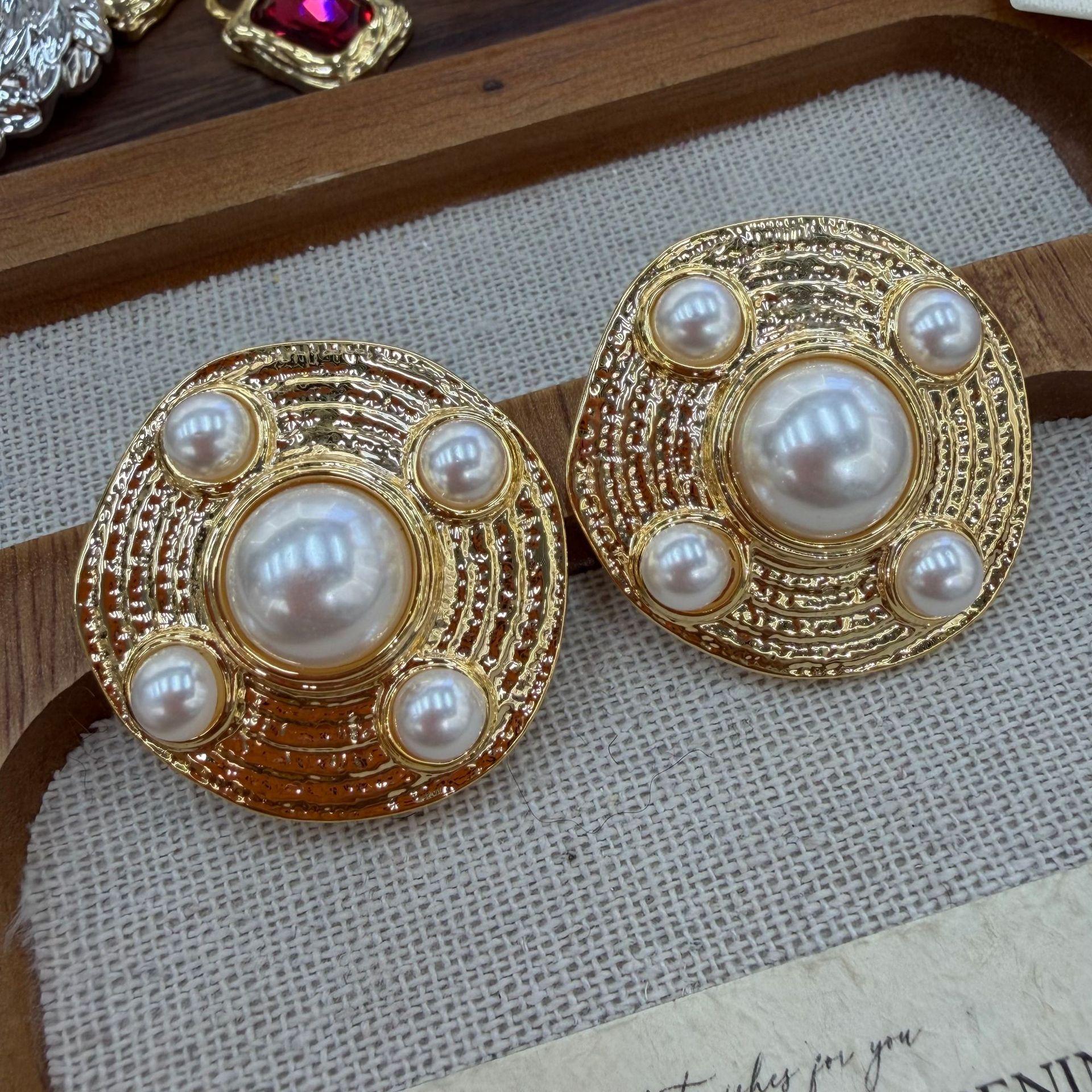 

Simple Medieval Vintage Retro Temperament Versatile Round Stud Earrings Metal Shijiazhu Earrings Women S Jewelry