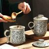 Modrobílý porcelánový šálek na čaj Keramický ručně malovaný Retro hrnek s oddělovačem na vodu a víčkem s filtrem Kancelářské šálky na čaj Nápojové nádobí
