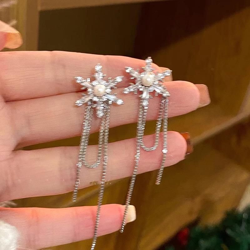 

Silver Needle Pearl Zircon Snowflake Tassel Stud Earrings - Elegant, Exquisite, and Versatile Design.