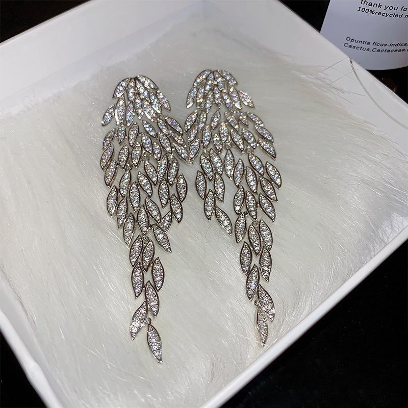 Kwiatowe Perłowe Srebrne Kolczyki Kwadratowe z Diamentami: Elegancka, Wszechstronna Biżuteria dla Słodkiego i Delikatnego Wyglądu.