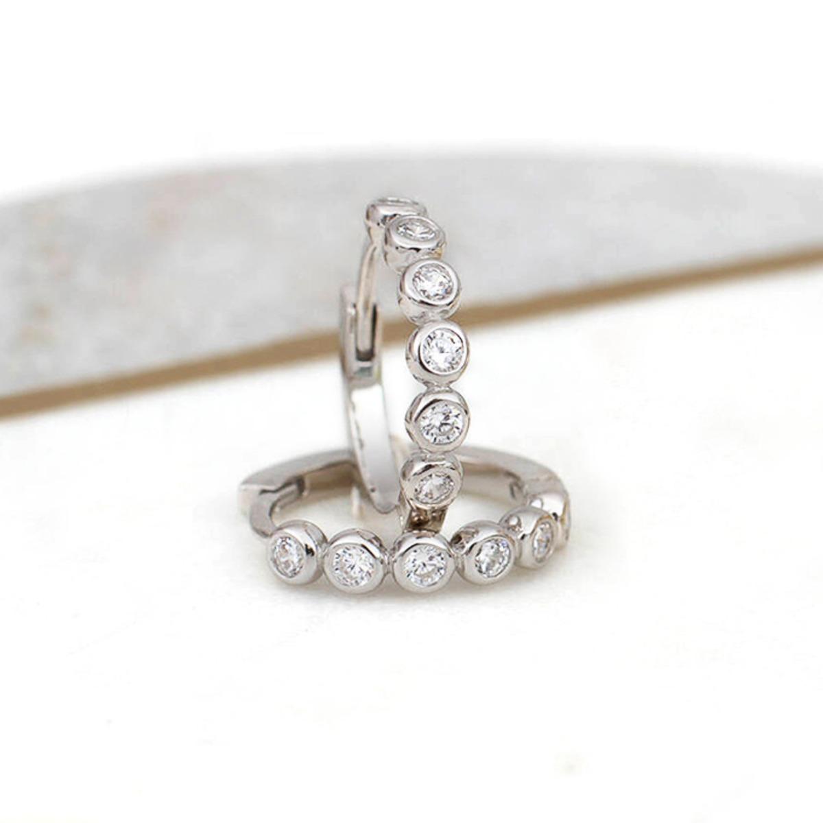 Two Tone Available Micro Paved Stone Circle Ear Cuff for Women белый