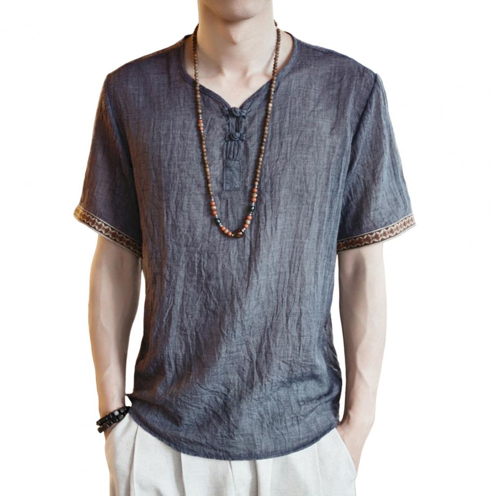 

Чоловіча футболка з V-подібним вирізом і короткими рукавами. Легкий повсякденний топ. Однотонна сорочка великого розміру. Літній одяг. Щоденний одяг. XXL сірий