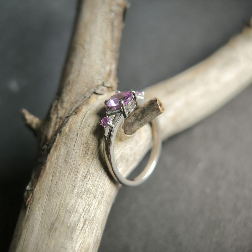 Серебряное кольцо с александритом 1.25ct, вес изделия 2,4 гр (2180111)