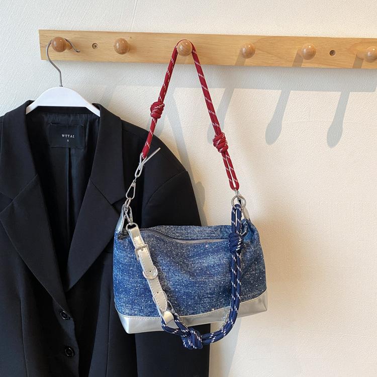 

Color matching tote bag 2025 new high-value commuter shoulder bag student class shoulder handbag bags королівський синій колір