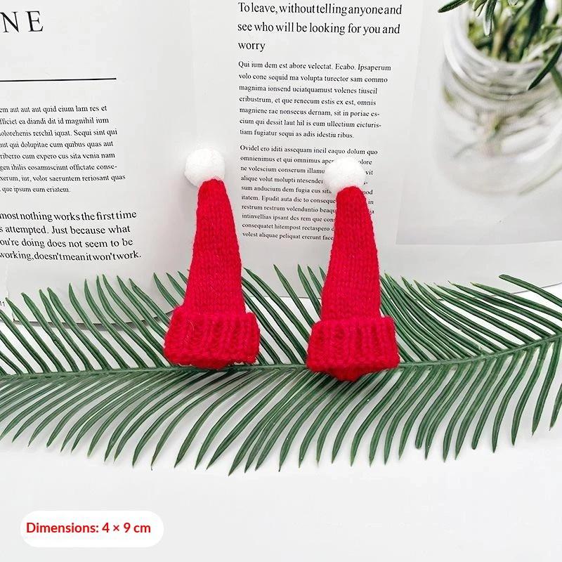 Mini pletené vánoční čepice Santy s měkkými bambulkami v různých barvách pro DIY panenky, vánoční večírky a dekorace