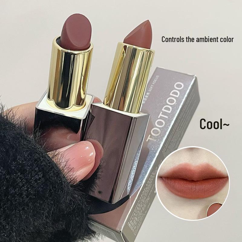 Fluffy Clay Velvet Matte Long-Lasting Lipstick for a Natural Whitening Look