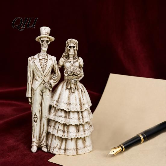 Unique Halloween Skeleton Art Bride and Groom Figurine, Resin Couples Skull Realistic Texture Decor Ornaments, Wedding Couple Statue for