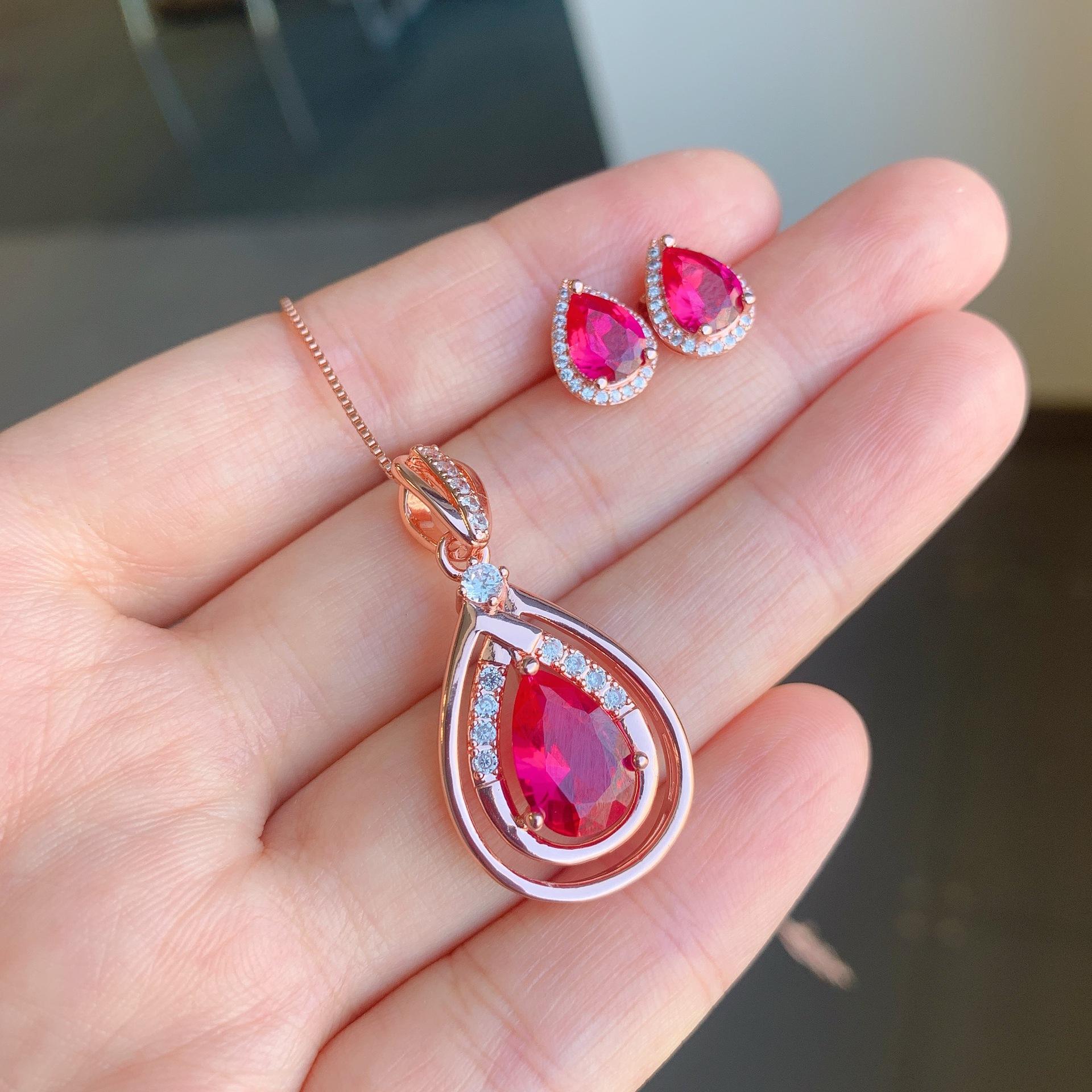 

Ювелирные изделия Live Rose Gold Jewelry Set Water Drop Ruby ожерелье кулон имитация голубиной крови турмалин серьги-гвоздики