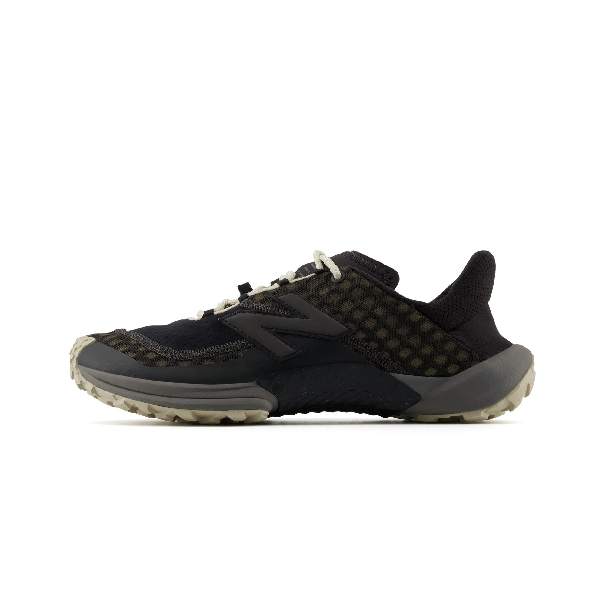 New Balance Minimus Trail Black Tan 36