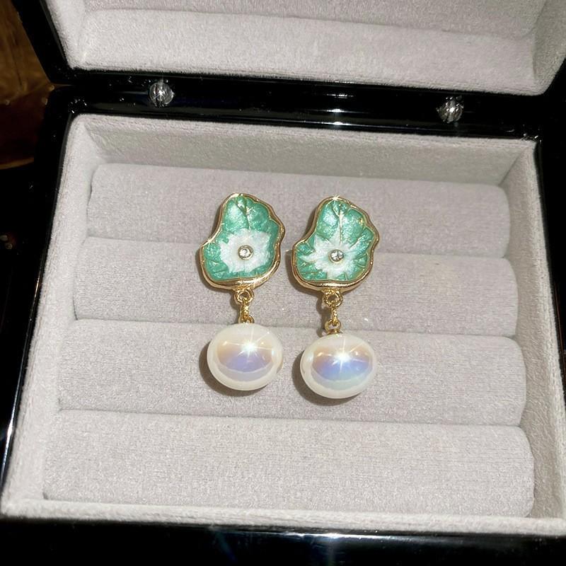 Monet garden oil painting style flower pearl earrings light luxury stud earrings French sweet small fresh earrings women