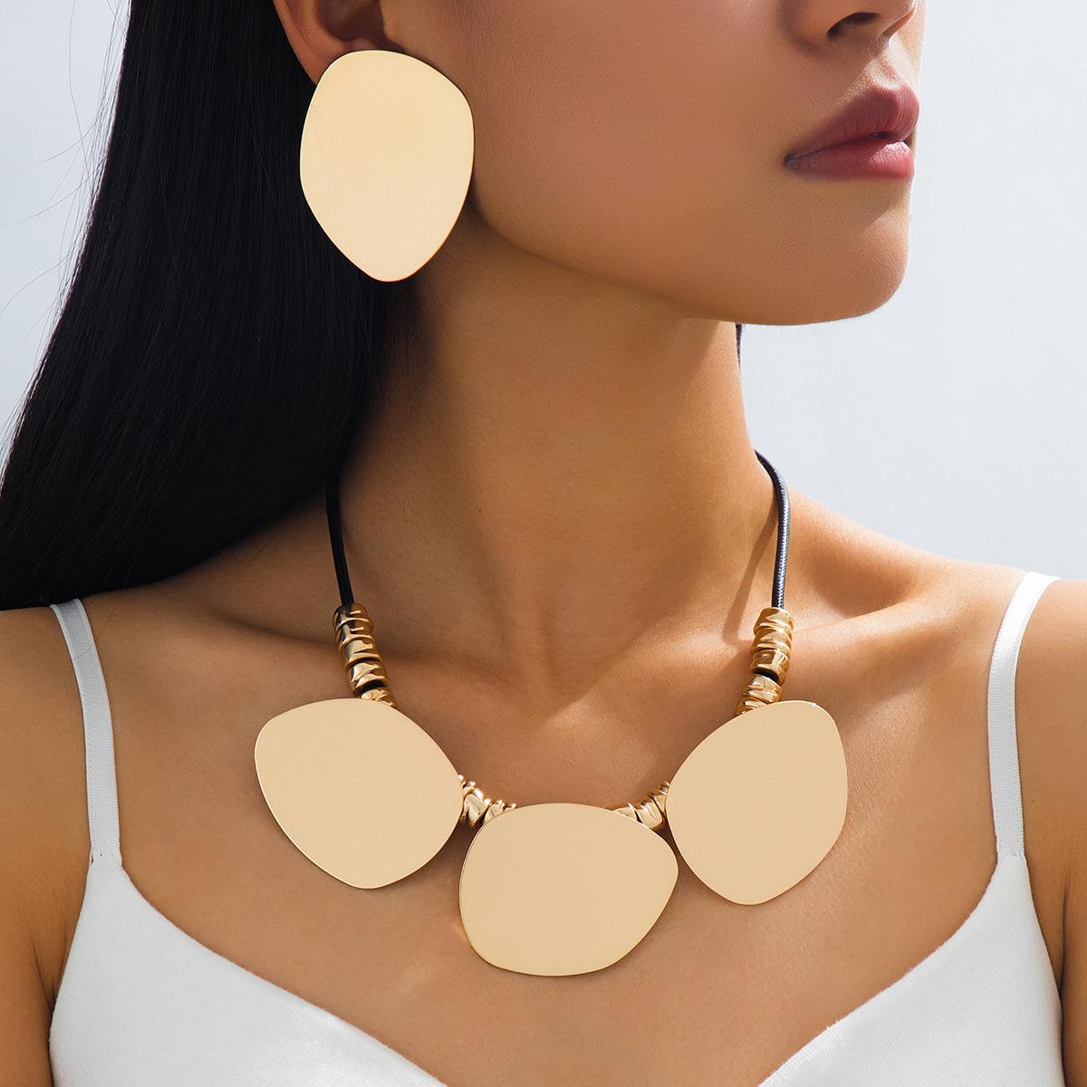 

Модные украшения для женщин