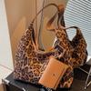 Large Capacity Bag Women's Summer New Shoulder Bag Retro Leopard Print Commuter Texture Tote Bag
