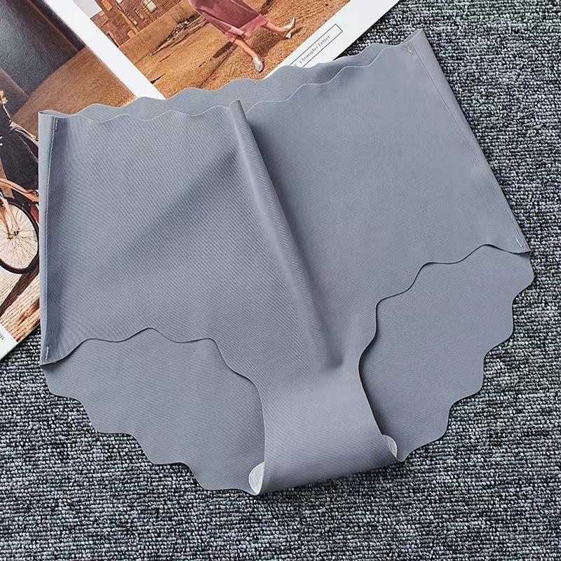 One-Piece Seamless Ice Silk High-Waist Hip-Lifting Women's Underwear with Wavy Edge and Breathable Pure Cotton Crotch.
