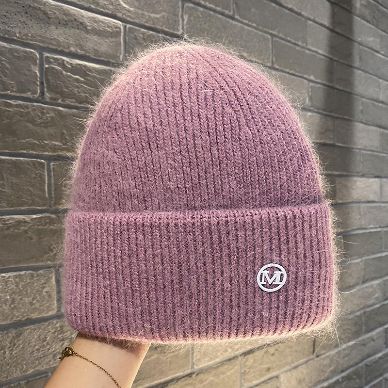 Herbst und Winter Neue Metallbuchstabe M Standard Strickwollmütze Warmer Ohrenschützer Kopf Kälteschutzmütze