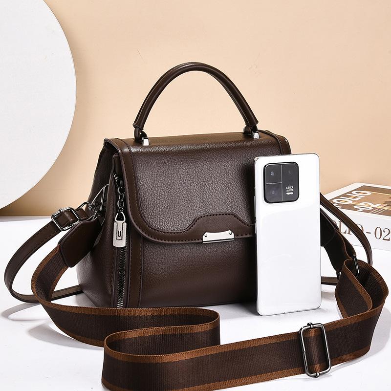 Women's bag small square bag 2025 new versatile large-capacity portable women's bag fashion shoulder messenger bag women