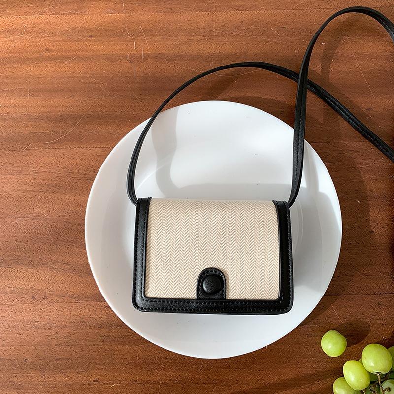 

Холщовая сумка кроссбоди модная простая сшивная на плечо мини-сумка для помады женская нишевая новая маленькая квадратная сумка женская чёрный