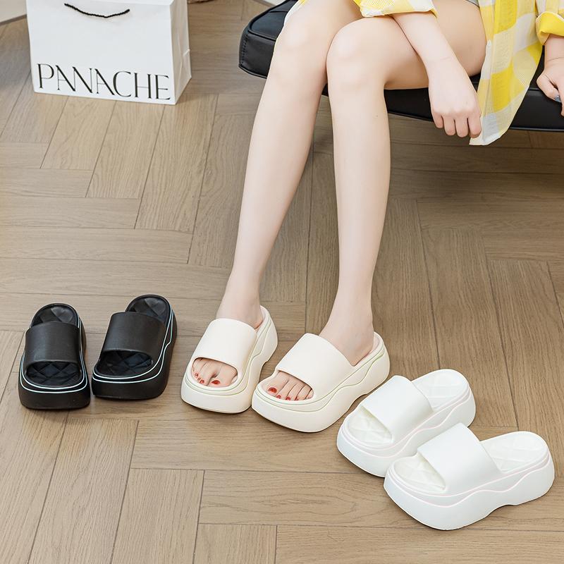 2025 Fashionable and casual women's fashion slippers, thick-soled height-increasing summer sandals, outdoor women's shoes