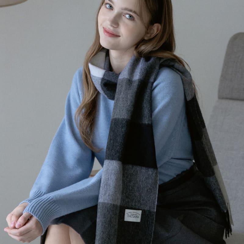 Tatiana Check Soft Lambskin 100% Wool Muffler MF8005 Black