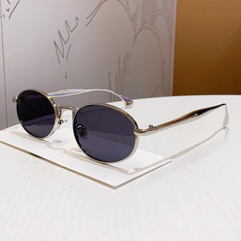 Retro Fashion Metal Oval Frame Sunglasses - Unisex European & American Street Style