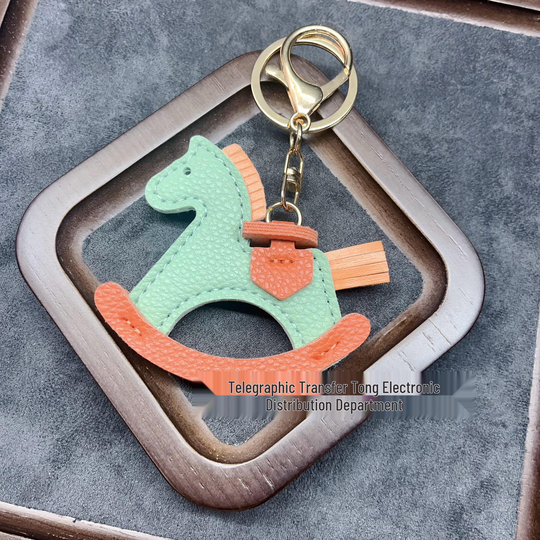 Брелок-качалка из ПУ кожи - Креативный кулон-карусель